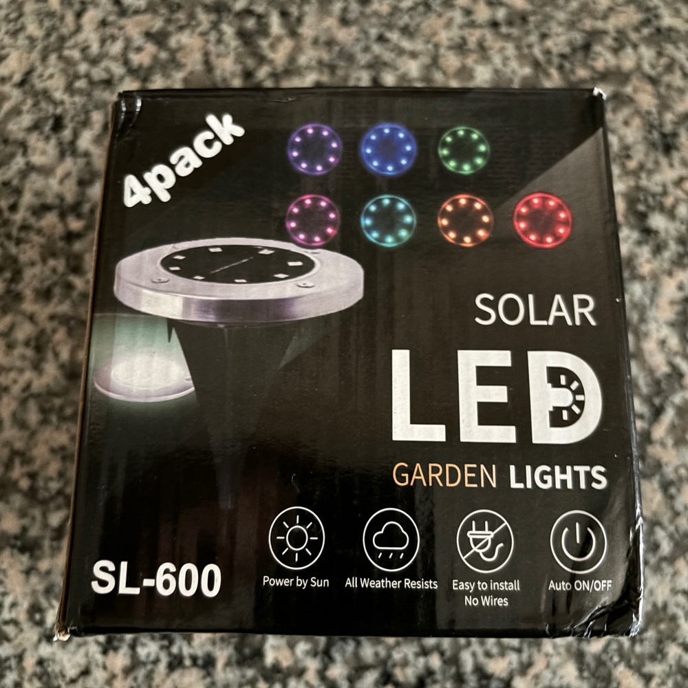 8 COLORFUL  SOLAR LIGHTS - BRAND NEW 2 / 4 Light Paks